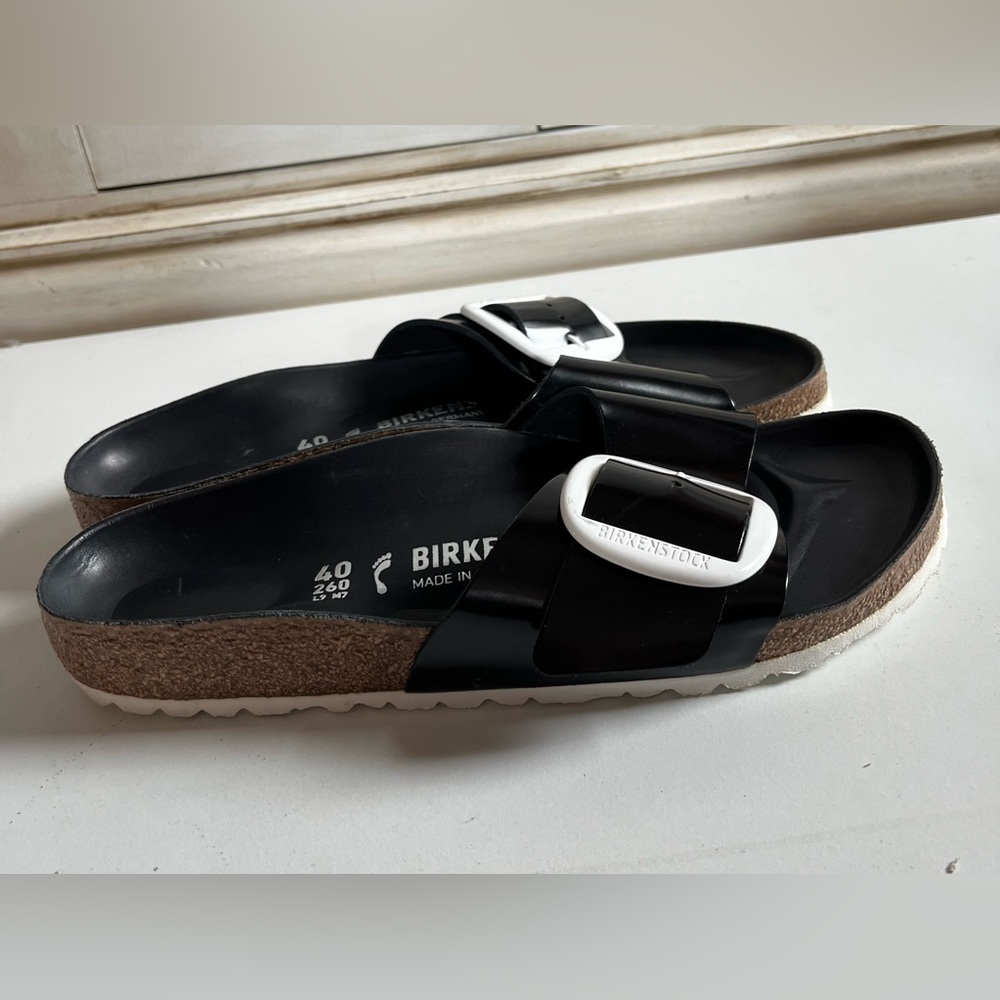 Women’s like new Birkenstock Madrid Big Buckle slides sandals black & white 40